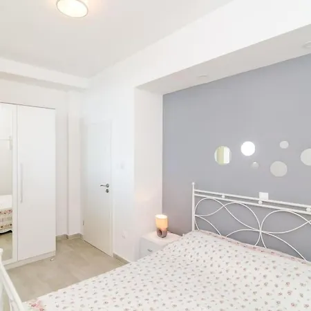 Apartment Sea View 10 Minutes Walk From Old *