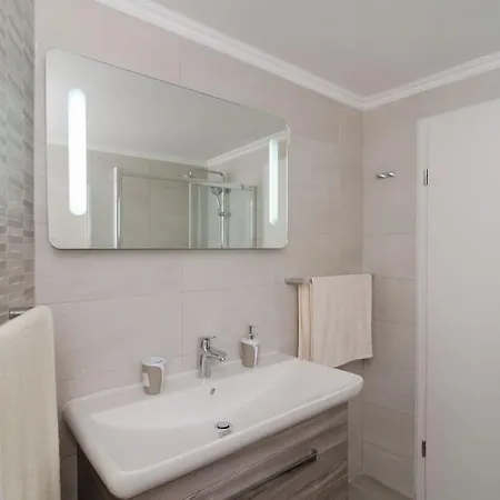 Apartamento Sea View 10 Minutes Walk From Old