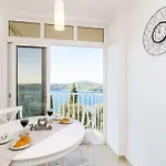Sea View 10 Minutes Walk From Old Appartamento Ragusa