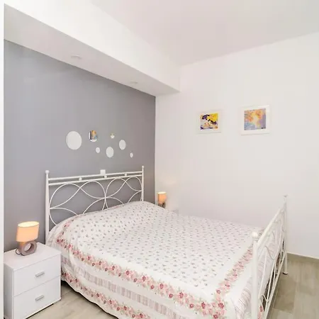 Apartmán Sea View 10 Minutes Walk From Old